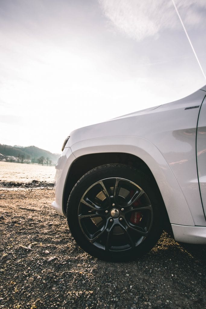 Jeep Grand Cherokee 6.4 SRT8 4×4: Wir sind keine Freunde - Auto Kunz AG 17