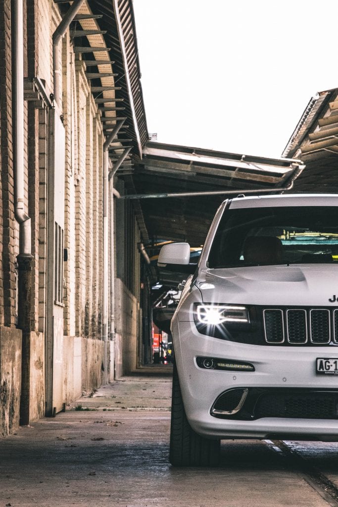 Jeep Grand Cherokee 6.4 SRT8 4×4: Wir sind keine Freunde - Auto Kunz AG 96