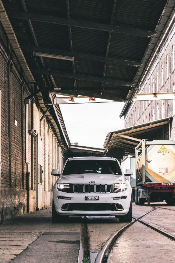 Jeep Grand Cherokee 6.4 SRT8 4×4: Wir sind keine Freunde - Auto Kunz AG 98