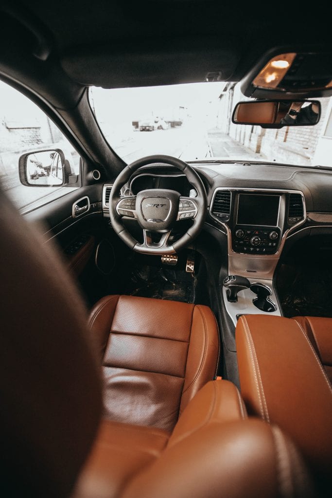 Jeep Grand Cherokee 6.4 SRT8 4×4: Wir sind keine Freunde - Auto Kunz AG 106