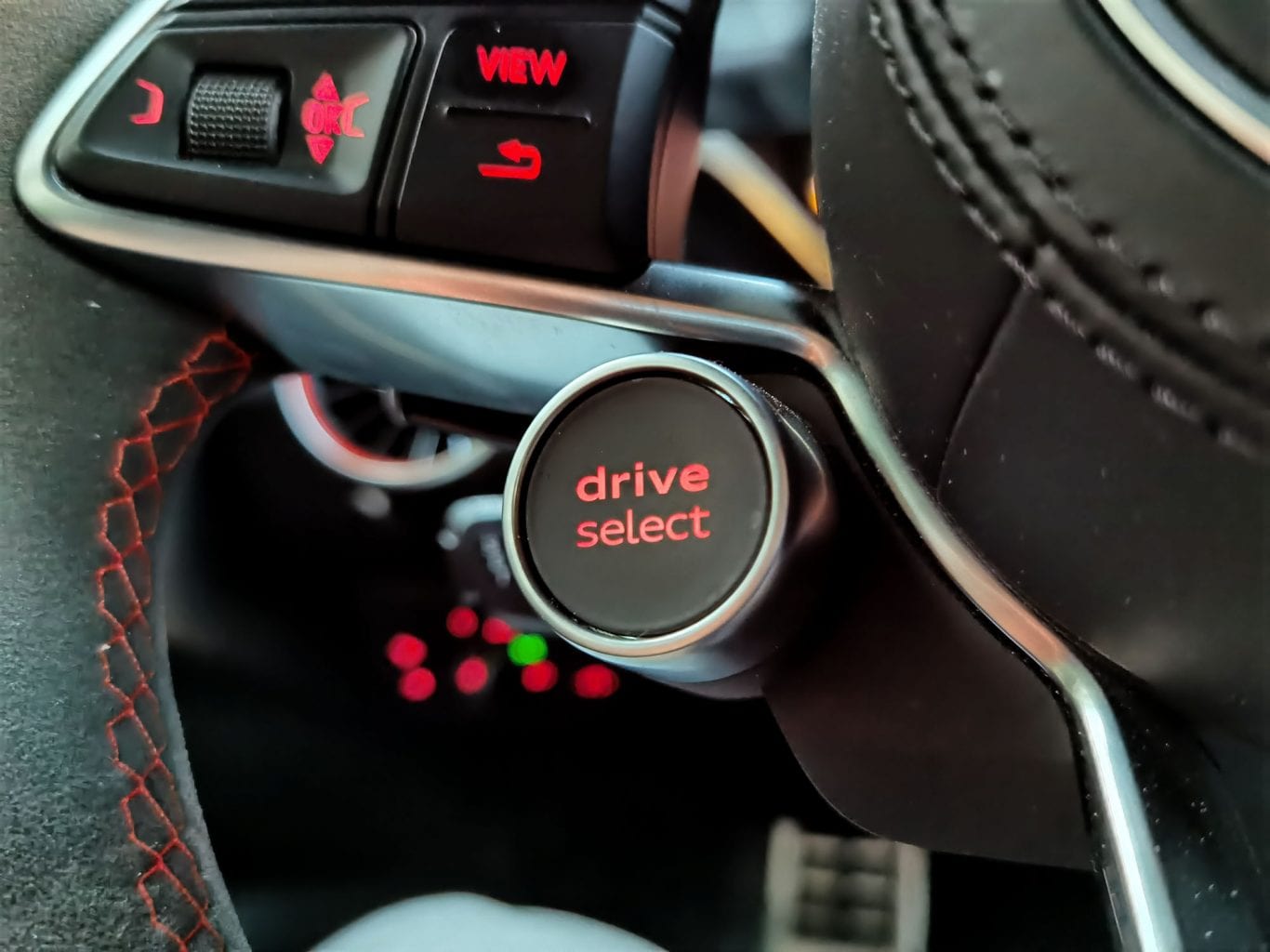 Audi TT RS: Drive Select Button