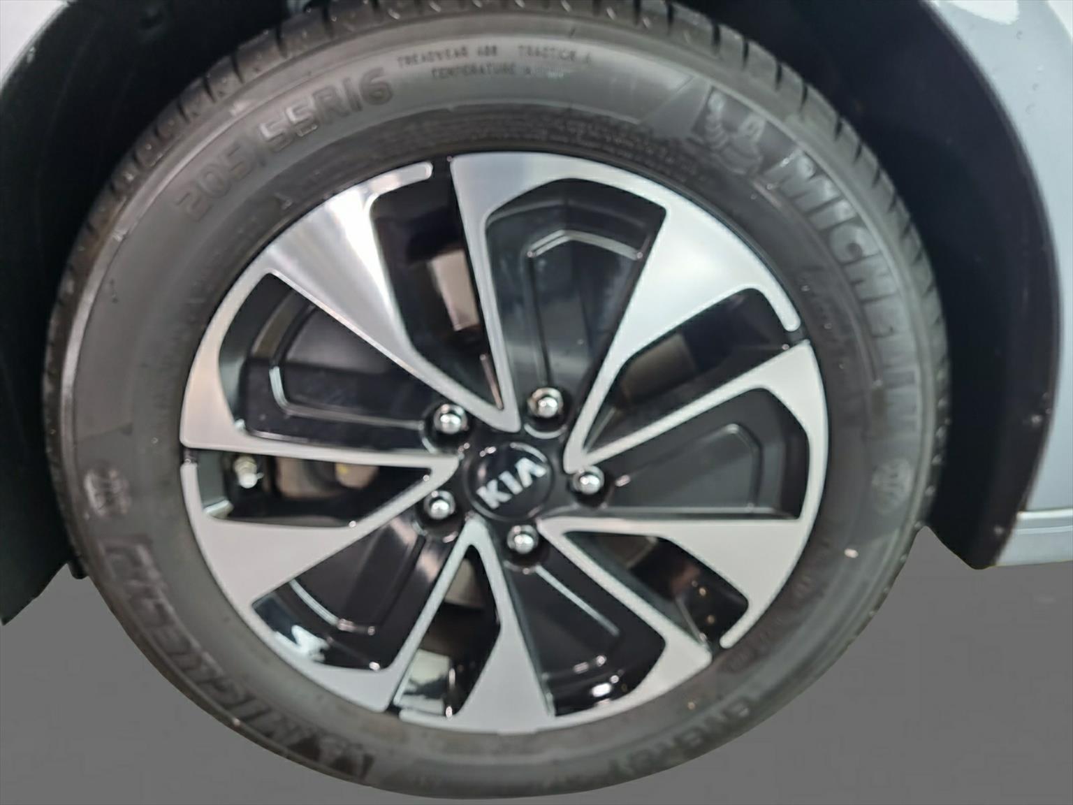 car feature image