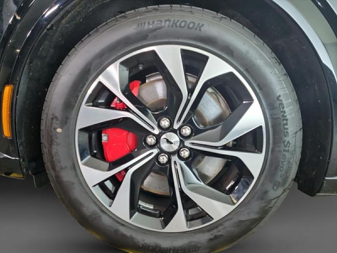 Car gallery image