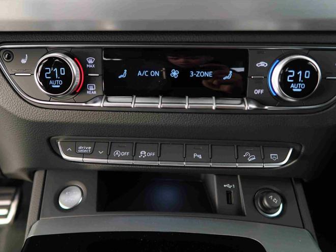 Car gallery image