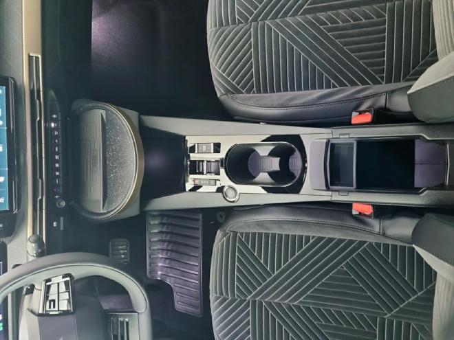 Car gallery image