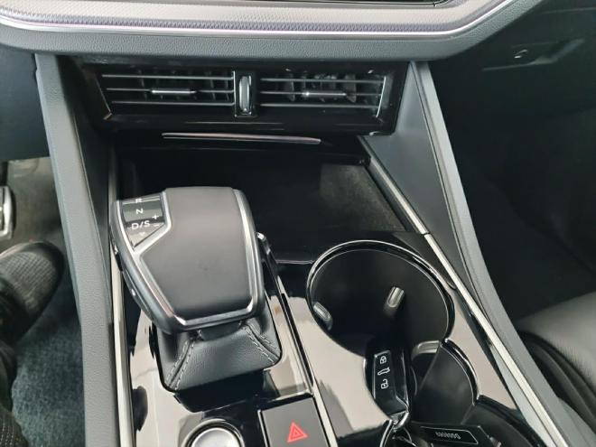 Car gallery image
