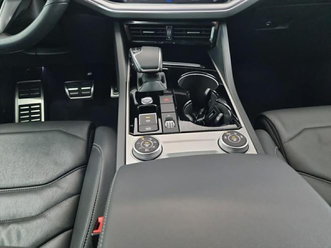 Car gallery image