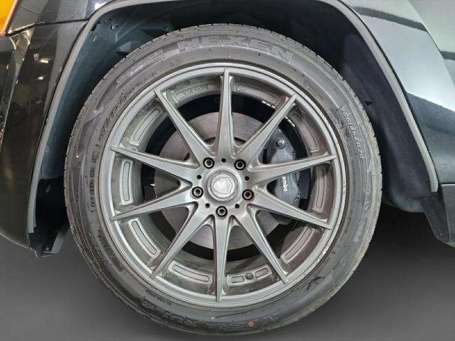 Car gallery image