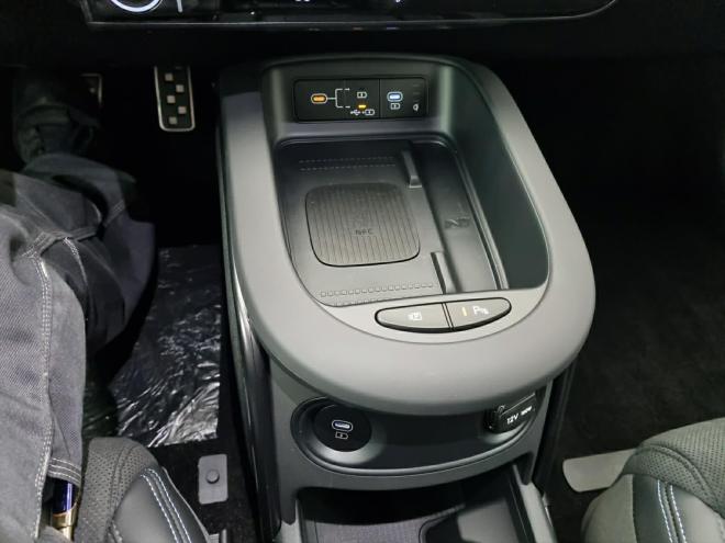 Car gallery image