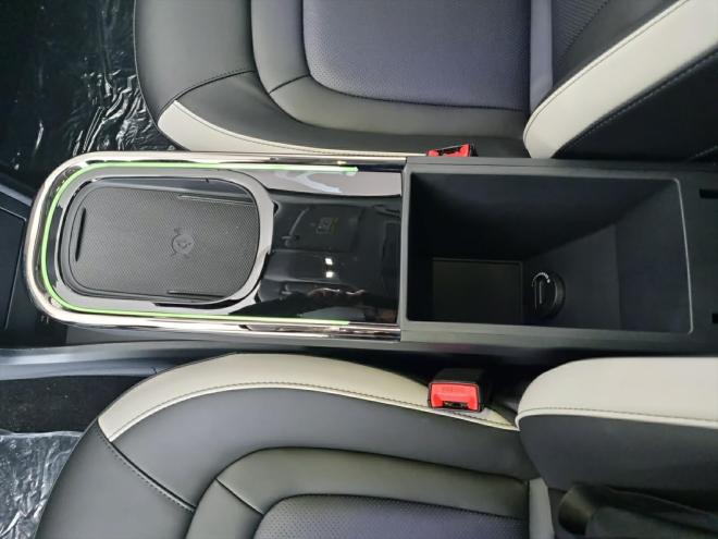 Car gallery image