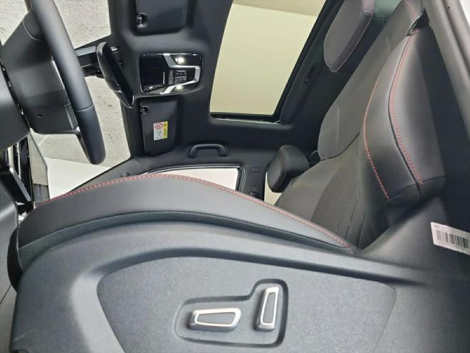 Car gallery image