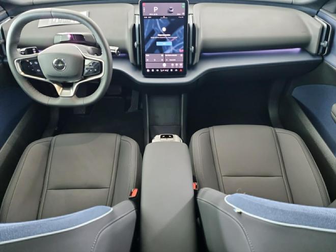 Car gallery image
