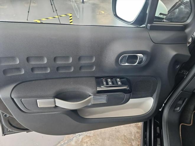 Car gallery image