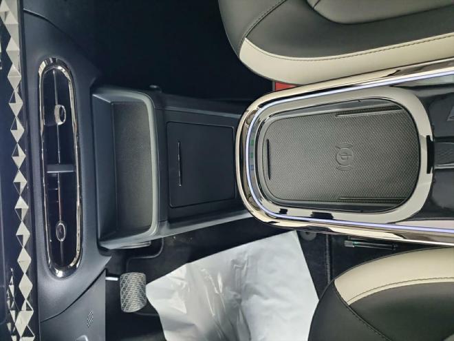 Car gallery image
