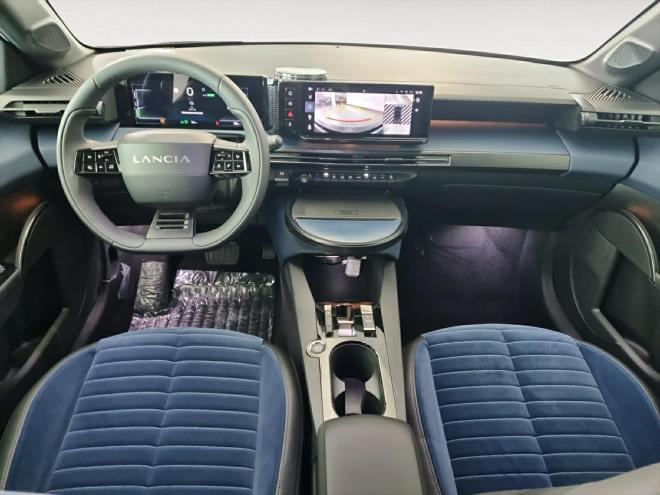 Car gallery image