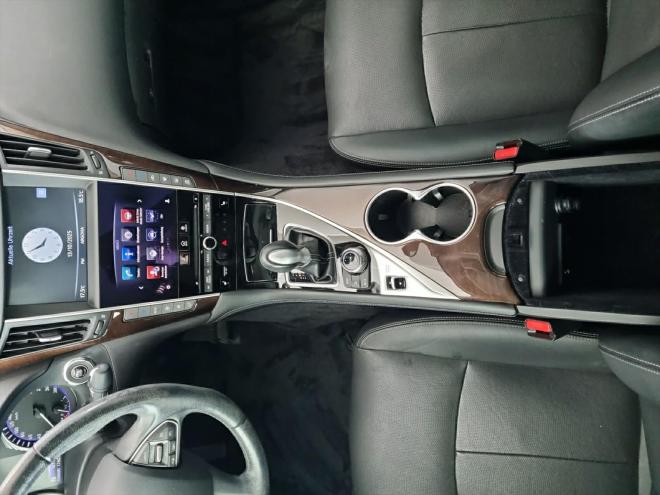 Car gallery image