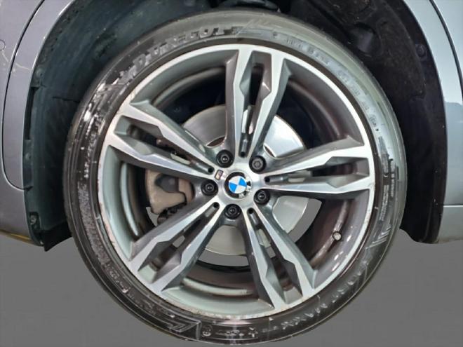 Car gallery image