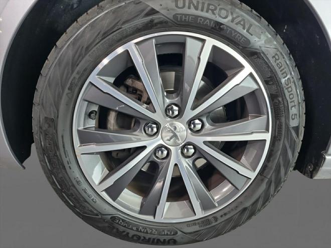 Car gallery image