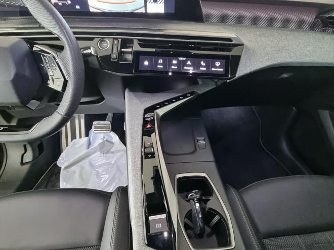 Car gallery image