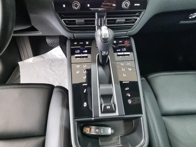 Car gallery image